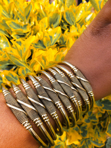 Golden | twist metal bracelet